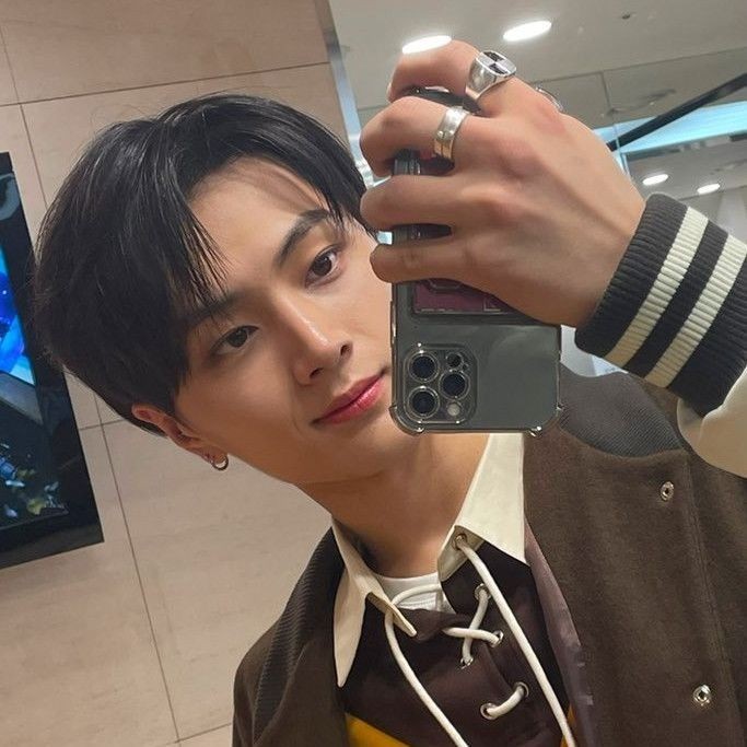 hercxle07's tweet image. i'm going to revive this account D-6

•not new to #stantwt and #kpoptwt 
•looking for moots
•he/him 🇵🇭
•not a minor
•entp
•au writer and reader
•open for all fandoms (but this account will focus on enhypen) as long as you're not toxic 

♥︎/↻ are highly appreciated