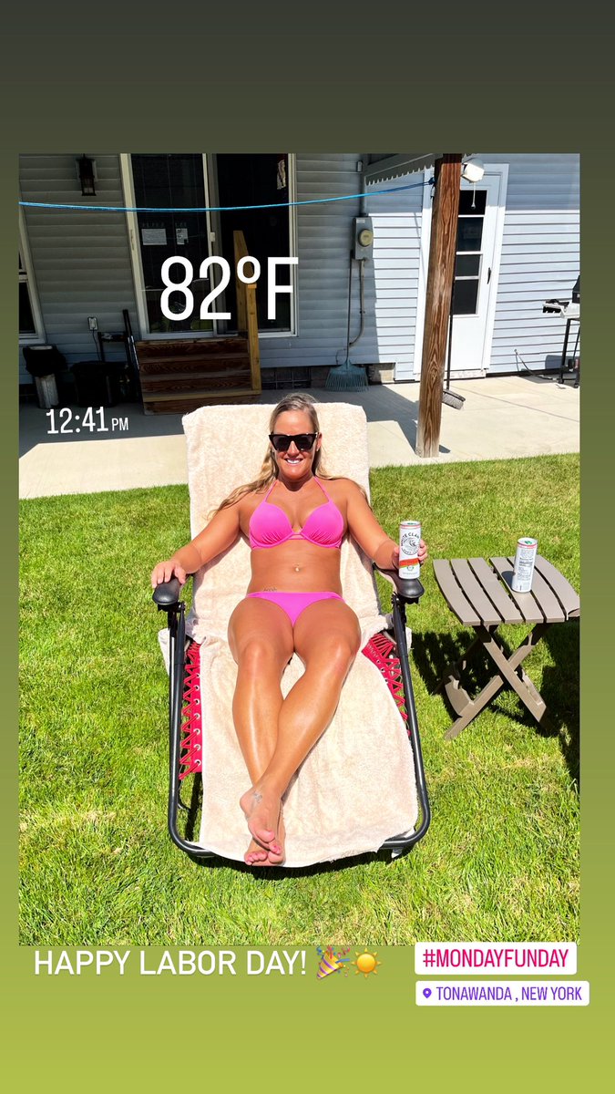 MerePear11's tweet photo. Happy Labor Day! 😎☀️👙🎉✌🏼💖#HappyLaborDay #FallSummer #Sun #MondayFunday #Fun #Pool #Peace #Pink #Tonawanda @MarcoGoBills https://t.co/g8hAWUgRXq