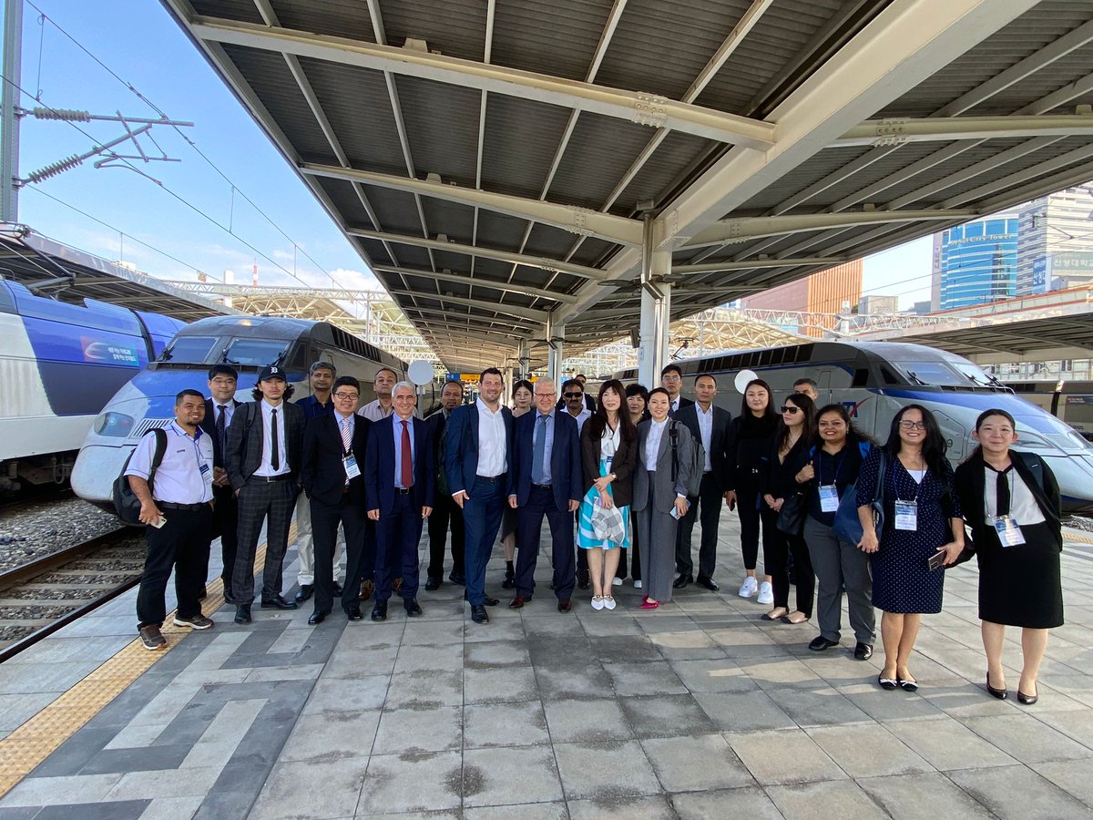 AndreaGiuricin's tweet photo. Ready to go to Daejeon to the headquarter of @korail_official.
I'm honored to give two speeches at the conference and training of UIC - International union of railways @uic here in #SouthKorea.
Thanks to all the team and especially to @mguigonUIC for the opportunity. https://t.co/jU33aWPLWs