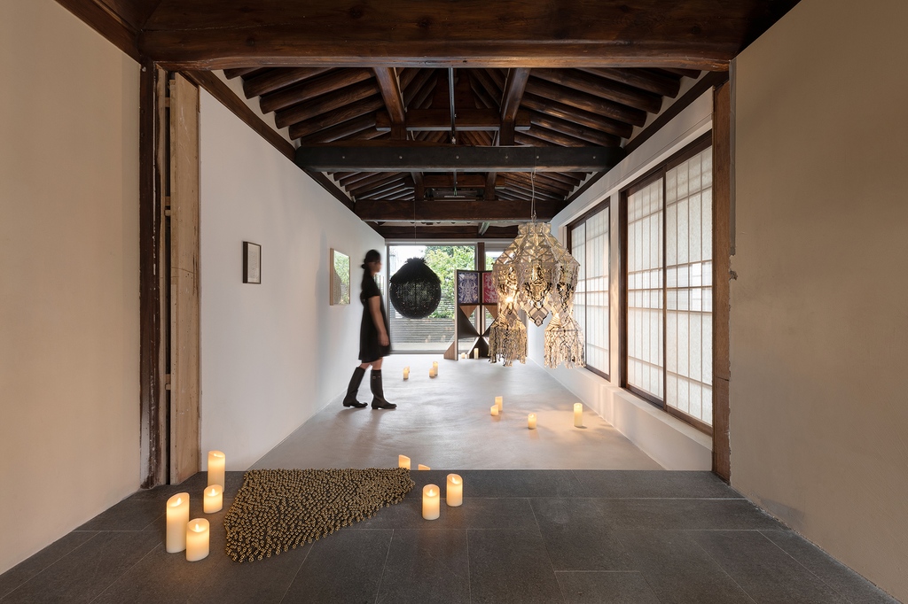OculaArt's tweet photo. Haegue Yang (@haegueyang) returns to Kukje Gallery's Seoul Hanok with a new show approaching the site as one in hibernation—a 'latent dwelling'. https://t.co/NzIIqCbF2Q https://t.co/80bHBgpz6I