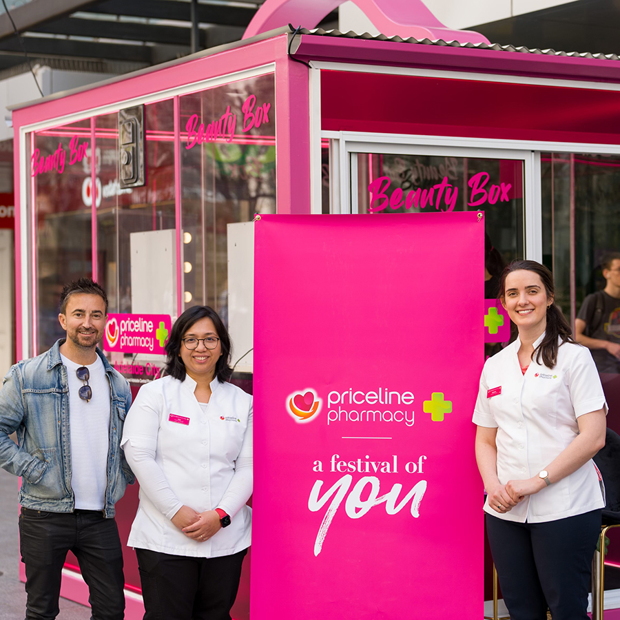 A Giant Pink Beauty Case is Open for Makeovers at Adelaide Central Plaza Central Plaza! 

Delighted to celebrate the official opening of Priceline Pharmacy at Adelaide Central Plaza. #adelaidecentralplaza #pricelinepharmacy #Australiasbiggestbeautybox