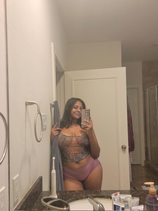 You WILL have a goodnight 🌃  -ur gf💗 https://t.co/waKP7xHhya