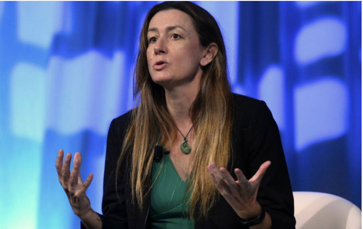 sfiscience's tweet photo. 🌐 SFI’s Karen Wilcox, who is also @OdenInstitute’s director, gave a @TEDTalks presentation on #DigitalTwins last Friday. At almost 400K views already, this is one not to miss! 

#PredictiveScience #CSE 

https://t.co/QEgGIm1WhI https://t.co/Yx8Yd4orNB