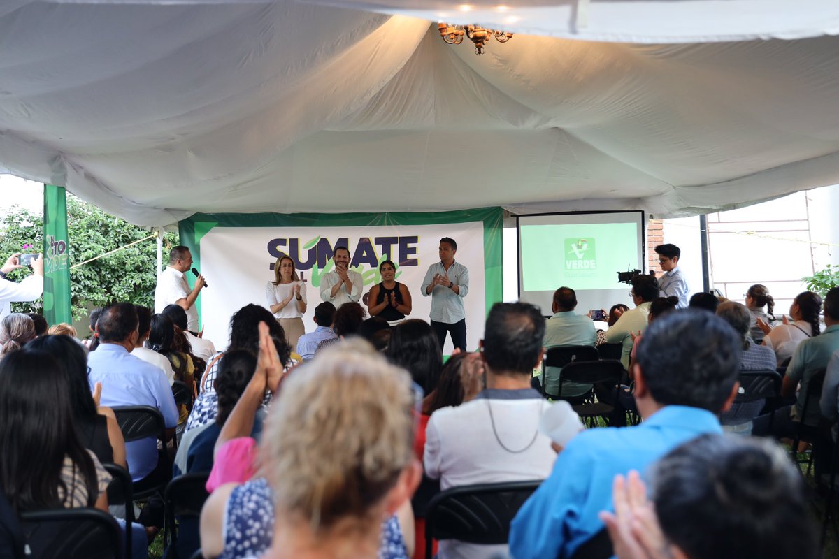 partidoverdegto's tweet photo. La gira del Partido Verde de Gto. comenzó en León. 
Buscamos más verdes comprometidos con un estado sostenible, próspero y seguro. 
¡Súmate al Verde! 💚

Gracias dip. @gerardofdzmx y Coordinadora Municipal de León, @kikismf por su presencia. 
🛡️💪#SumateAlVerde #GiraVerdeGTO https://t.co/XMvTOtzE3Y