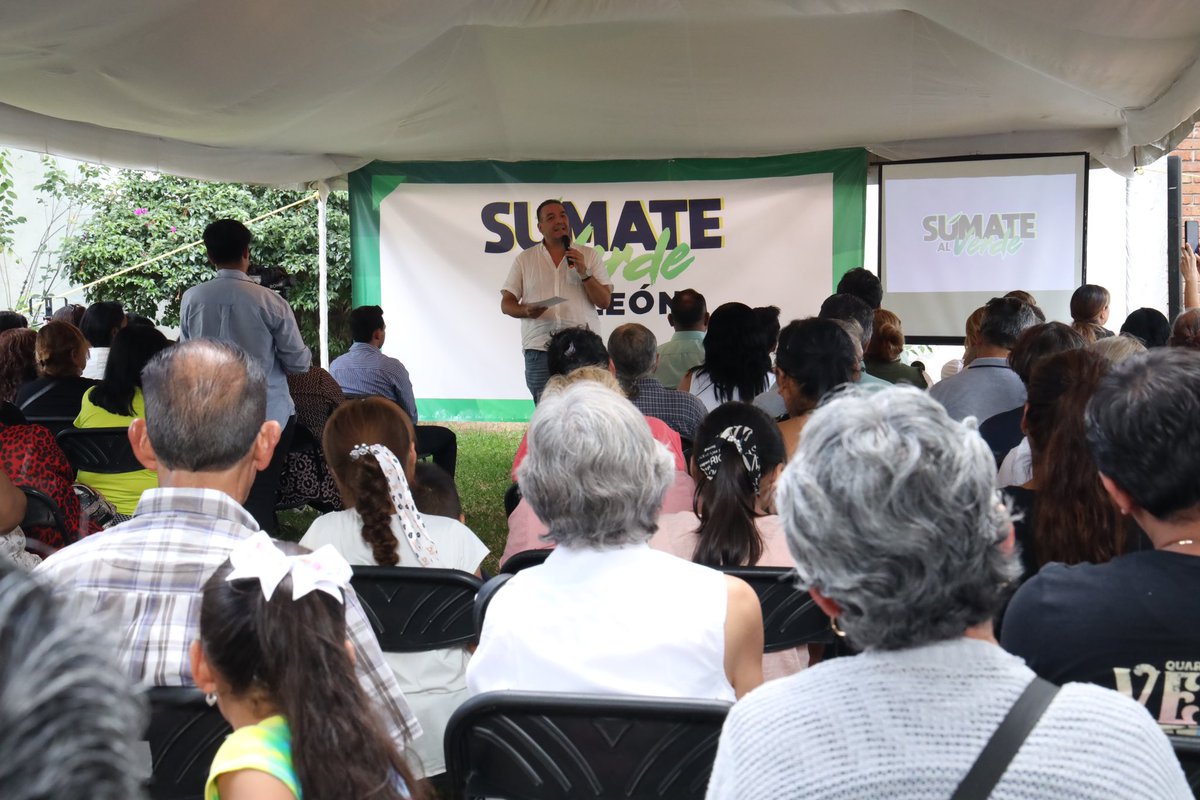 partidoverdegto's tweet photo. La gira del Partido Verde de Gto. comenzó en León. 
Buscamos más verdes comprometidos con un estado sostenible, próspero y seguro. 
¡Súmate al Verde! 💚

Gracias dip. @gerardofdzmx y Coordinadora Municipal de León, @kikismf por su presencia. 
🛡️💪#SumateAlVerde #GiraVerdeGTO https://t.co/XMvTOtzE3Y