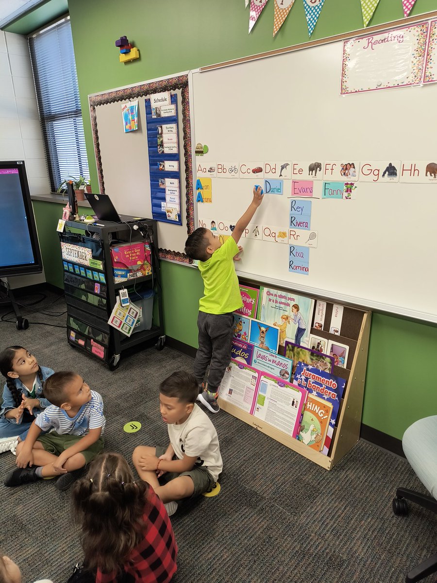 briveraperez's tweet photo. @briveraperez PK started name games #beginingsound @BangElementary @CyFairISD @CFISDPK1 #buildthewordwall with them! #preklife #buildingourfuture #bangbears https://t.co/IsumVVFF7x