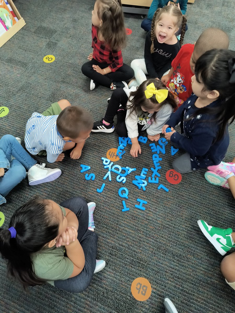 briveraperez's tweet photo. @briveraperez PK started name games #beginingsound @BangElementary @CyFairISD @CFISDPK1 #buildthewordwall with them! #preklife #buildingourfuture #bangbears https://t.co/IsumVVFF7x