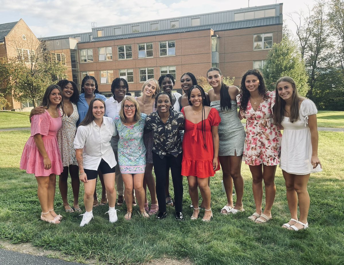 TiltonGVHoops's tweet photo. First day of school vibes for this crew! #squadup #wecleanupnice https://t.co/PjPILkxRLh