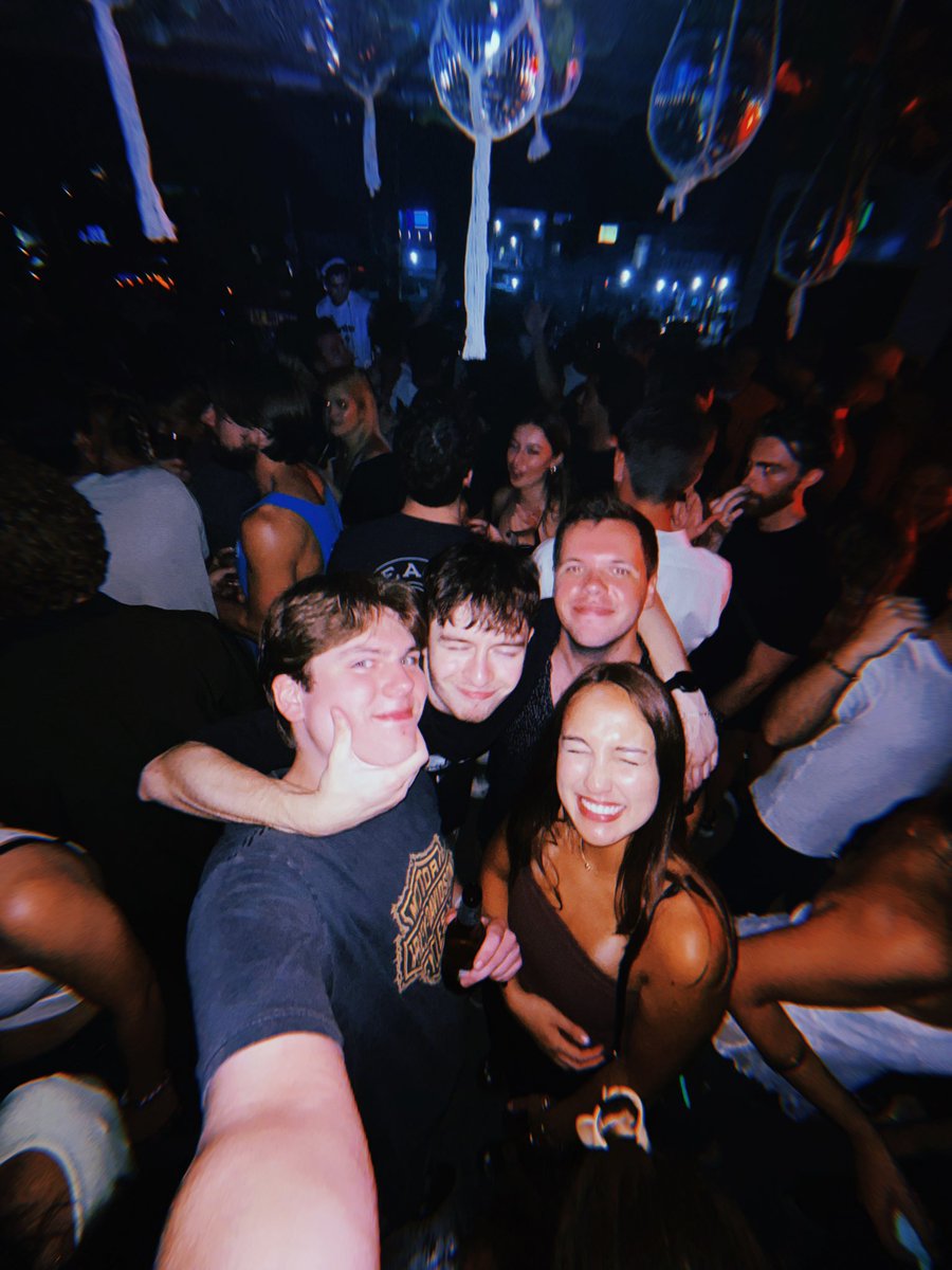 mo * ･ ﾟ tweet media