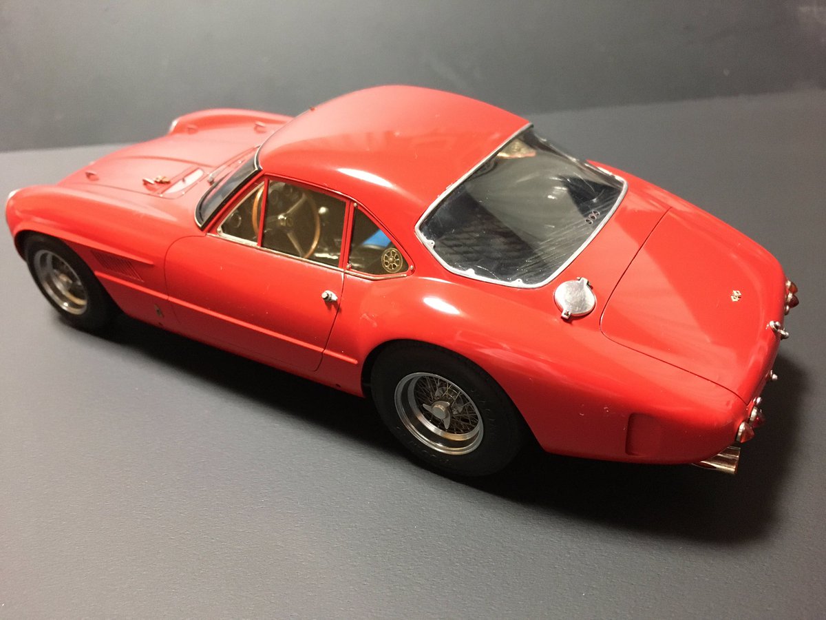 hideG195907's tweet image. この #Ferrari 250GT Sperimentaleをスクラッチしたのは2001年で久々に埃を払ったので撮影した。
当時1/24では模型が無かったので現在と同じ様にプラ板の骨組みにポリパテを盛っては削り作った。
この為に旋盤と資料に7万円の本を買いカミさんに説教された。😅
#scratchbuild #modelcar #classiccars