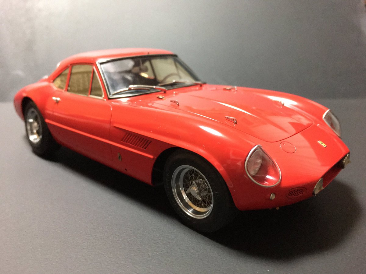 hideG195907's tweet image. この #Ferrari 250GT Sperimentaleをスクラッチしたのは2001年で久々に埃を払ったので撮影した。
当時1/24では模型が無かったので現在と同じ様にプラ板の骨組みにポリパテを盛っては削り作った。
この為に旋盤と資料に7万円の本を買いカミさんに説教された。😅
#scratchbuild #modelcar #classiccars