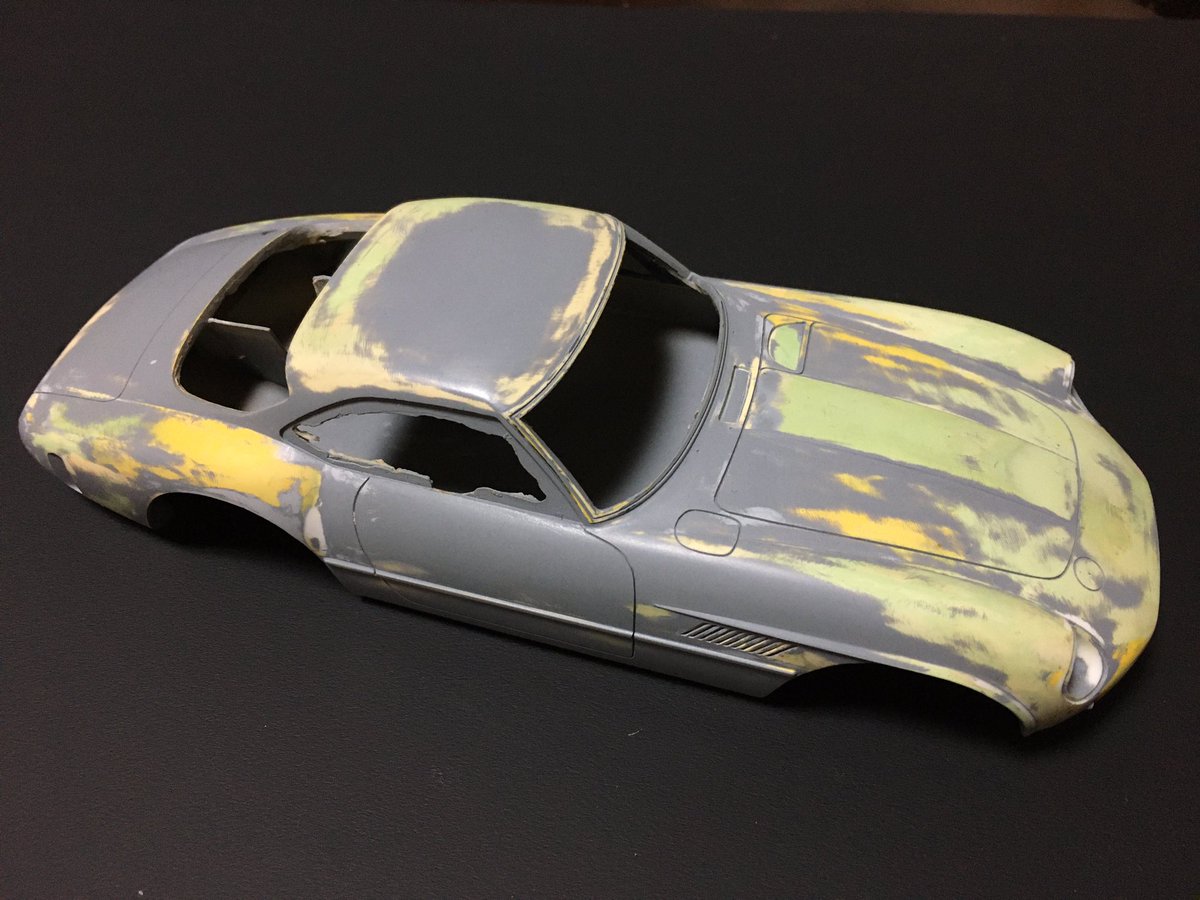 hideG195907's tweet image. この #Ferrari 250GT Sperimentaleをスクラッチしたのは2001年で久々に埃を払ったので撮影した。
当時1/24では模型が無かったので現在と同じ様にプラ板の骨組みにポリパテを盛っては削り作った。
この為に旋盤と資料に7万円の本を買いカミさんに説教された。😅
#scratchbuild #modelcar #classiccars