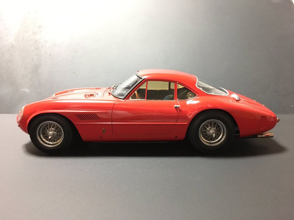 hideG195907's tweet image. この #Ferrari 250GT Sperimentaleをスクラッチしたのは2001年で久々に埃を払ったので撮影した。
当時1/24では模型が無かったので現在と同じ様にプラ板の骨組みにポリパテを盛っては削り作った。
この為に旋盤と資料に7万円の本を買いカミさんに説教された。😅
#scratchbuild #modelcar #classiccars