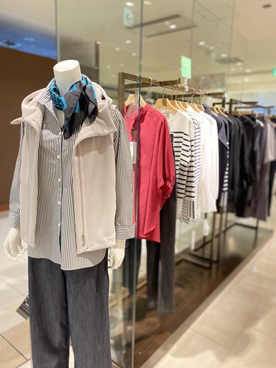 latovhp's tweet image. 【#ラトブ 2階 #modulation】 
秋コーデは #モジュレーション にお任せ!🍁
#クリスチャンオジャール の刺繍が素敵なブラウスや #ジャンニロジュディチェ の着る度風合いが増すワンピース・スカートなど1着で決まるアイテム、#ジョルジュレッシュ のこの時期ぴったりなベスト等取り揃えお待ちしてます！