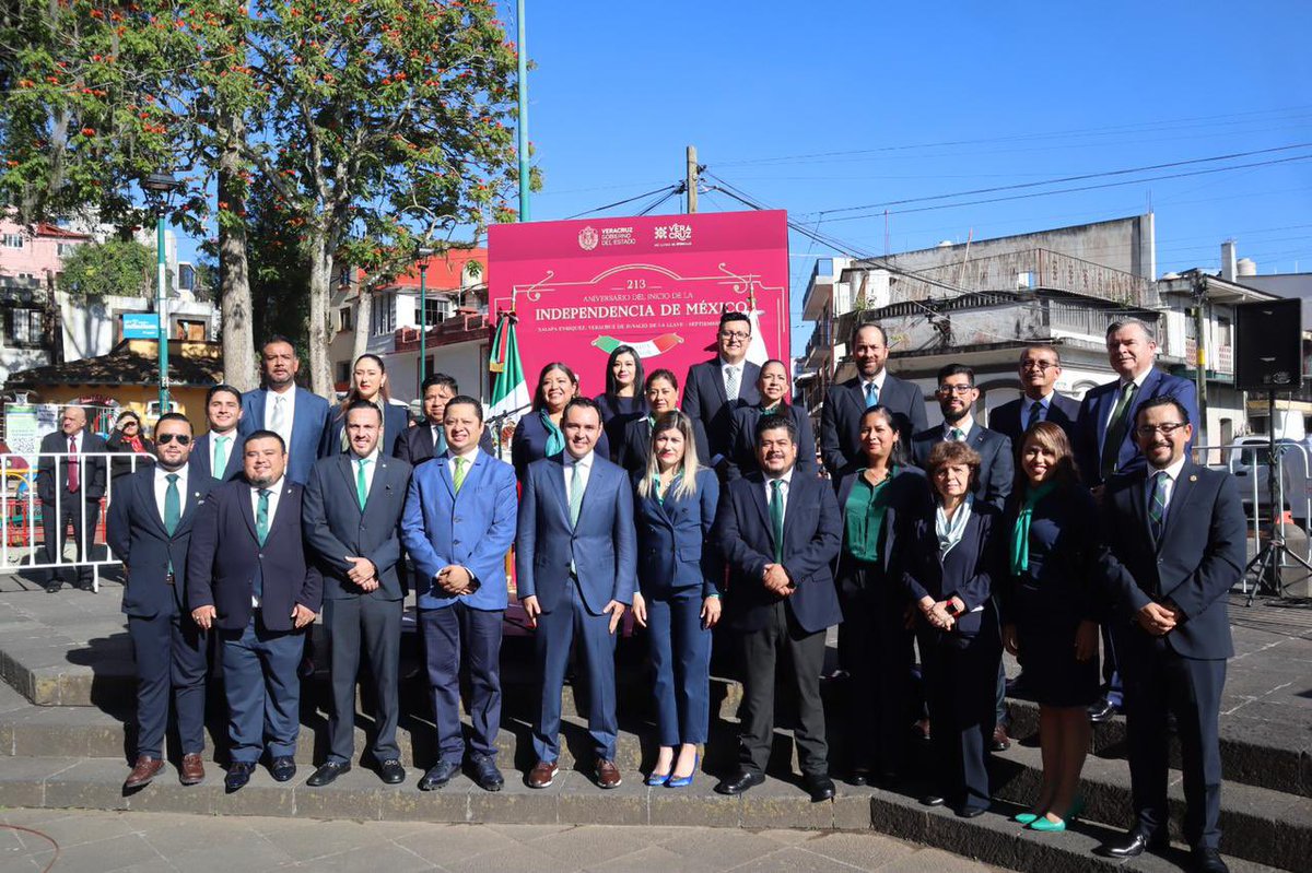 JoseLimaFranco's tweet photo. La @SEFIPLANVer_, con mucho orgullo rindió honor a los héroes que nos dieron patria. Este año marcará 213 años de un México independiente, unido y transformador. #MeLlenaDeOrgullo gritar una vez más: ¡Viva México! 🇲🇽 https://t.co/FoaP3wfyxN