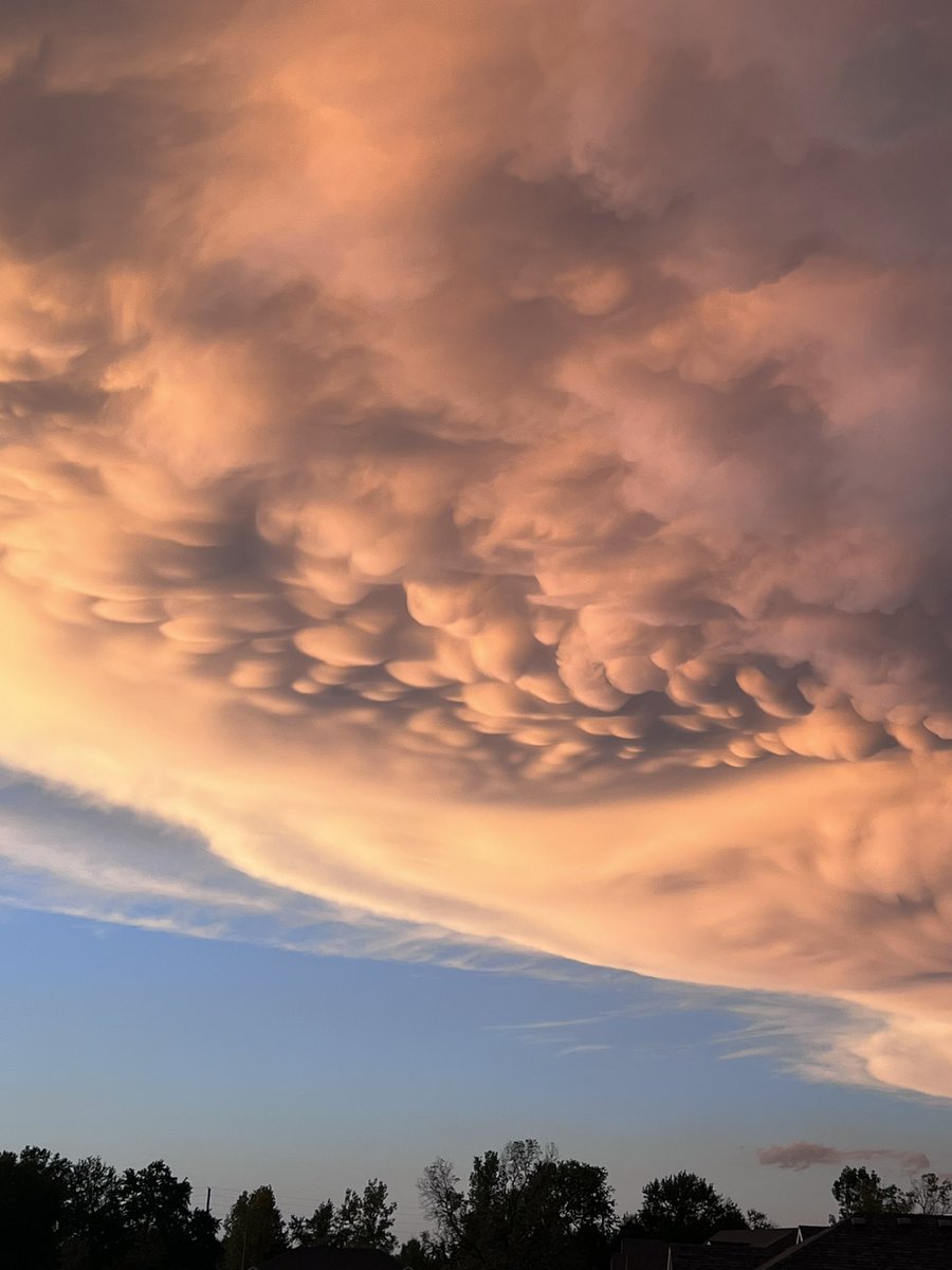 KenHarding17's tweet photo. @KarliRitter what kind of clouds are these?
Ken
Knob Noster https://t.co/fCi0bzo4zy
