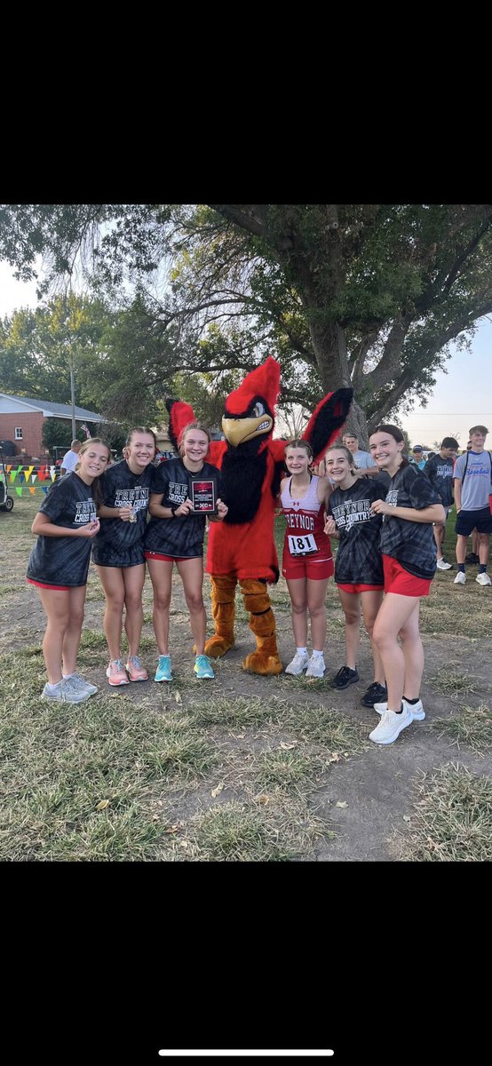 Amazing first place finish for the girls team!!
Kulesa (3rd), Miller (10th), Yochum (15th), Thomas (17th), White (25th)