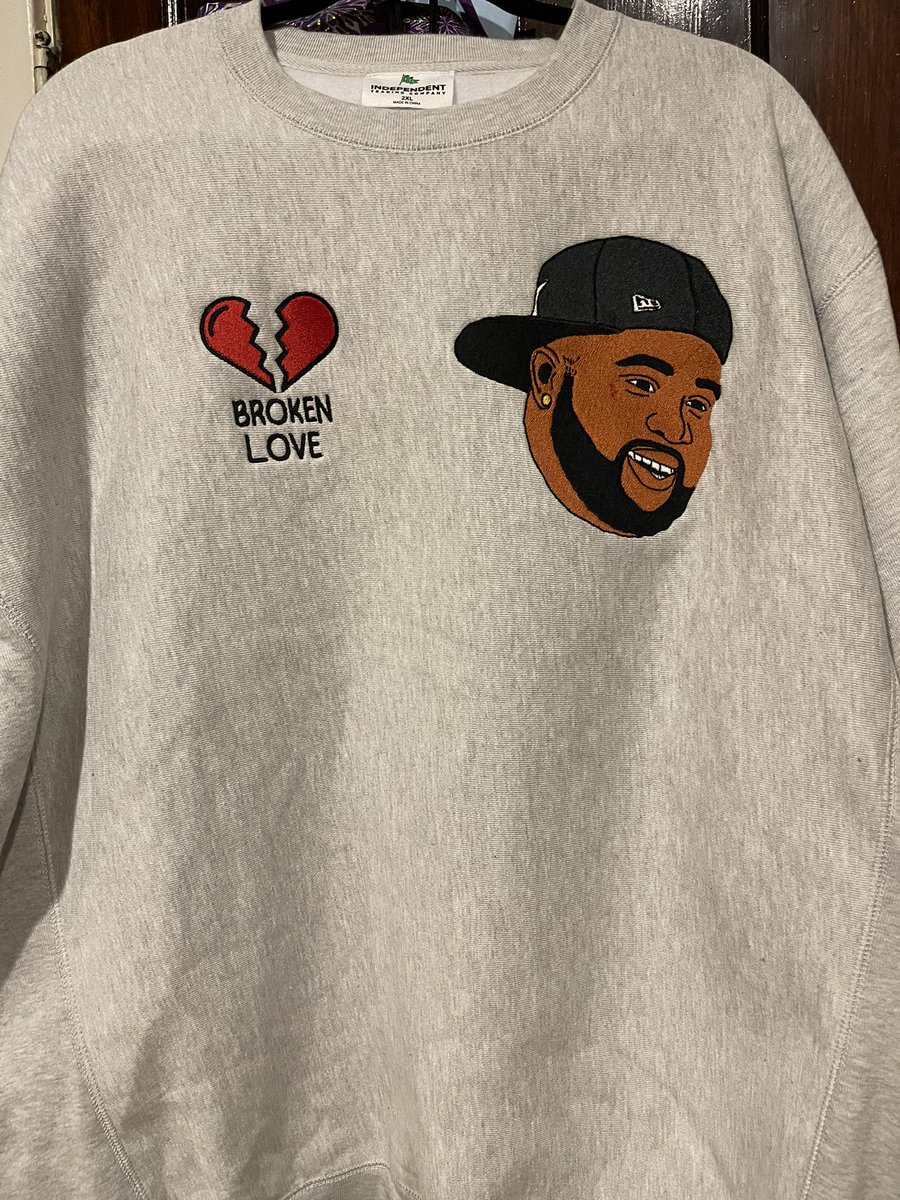 CrownMeBookish's tweet image. Shout out to my brother for the latest addition to my addiction… I mean collection!😂🤷🏽‍♀️ #Mo3 #SweaterWeather #LoadingSoon