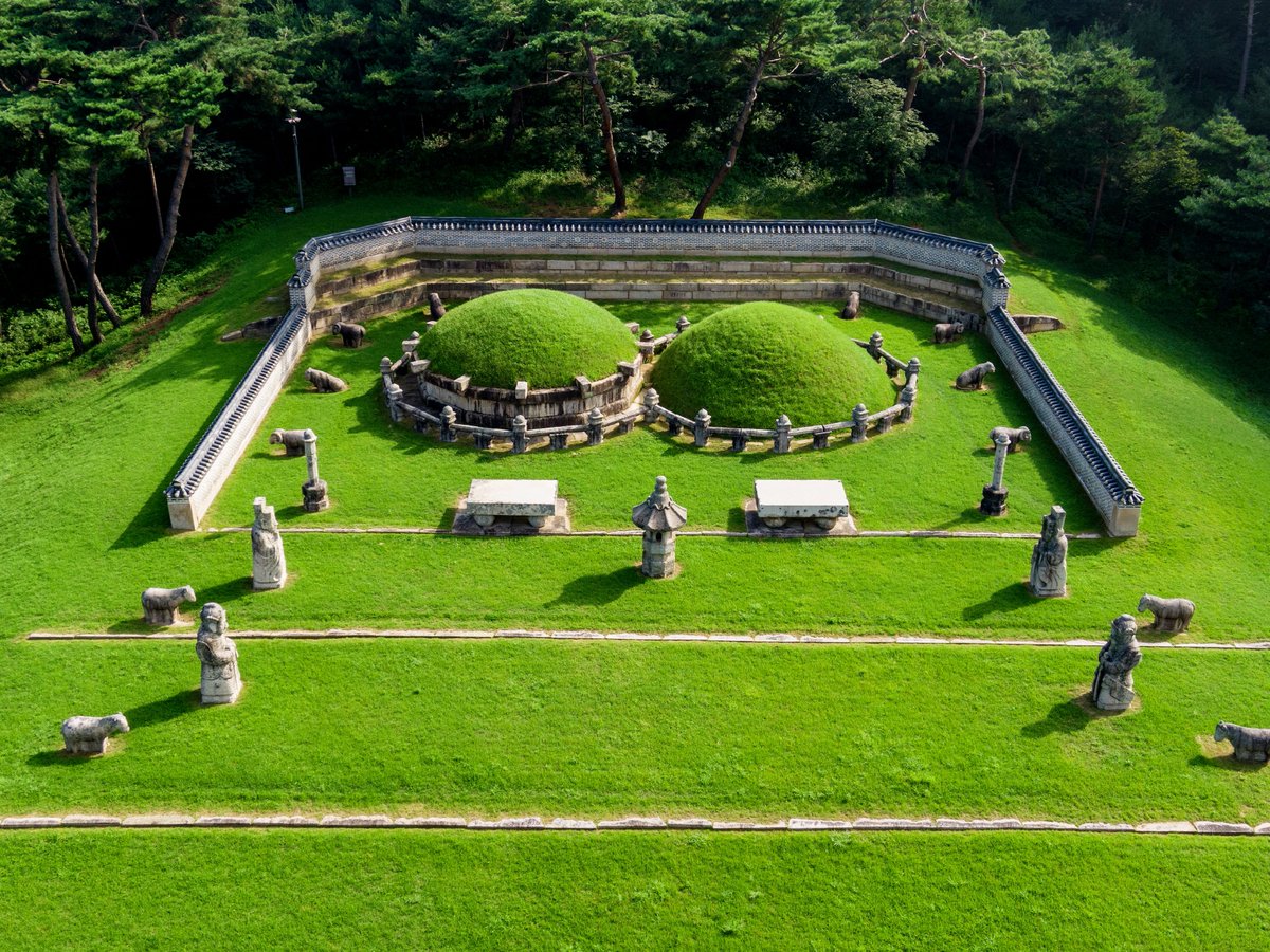 이번 주 금요일(9/8) 일반에 최초 개방하는 #경기 #고양 #서삼릉 #효릉

조선의 12대 왕 인종과 인성왕후의 묘를 모셔둔 이곳!
효릉을 끝으로, 마침내 조선왕릉 40기가 전부 개방되는데요.
사전 예약을 통해 만나볼 수 있다고 하니 놓치지 마세요.

📍서삼릉 효릉
_경기 고양시 덕양구 원당동 201-104