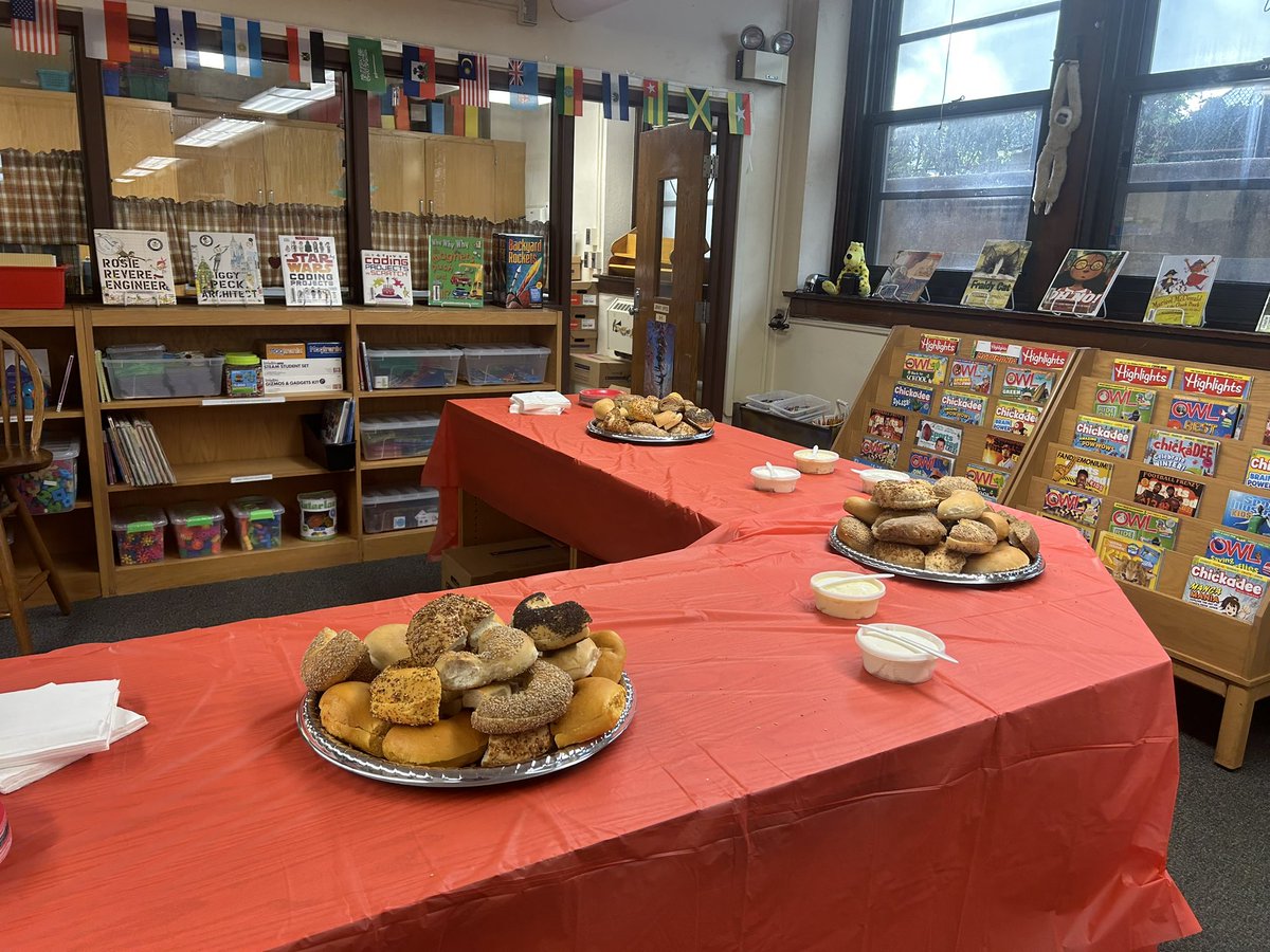 SenoraPeakeHTSD's tweet photo. Great opening day meeting with our @HTSD_Kuser staff! Making #EveryDayCount! @WeAreHTSD #Buildingacommunityofone https://t.co/dxn52QiIff