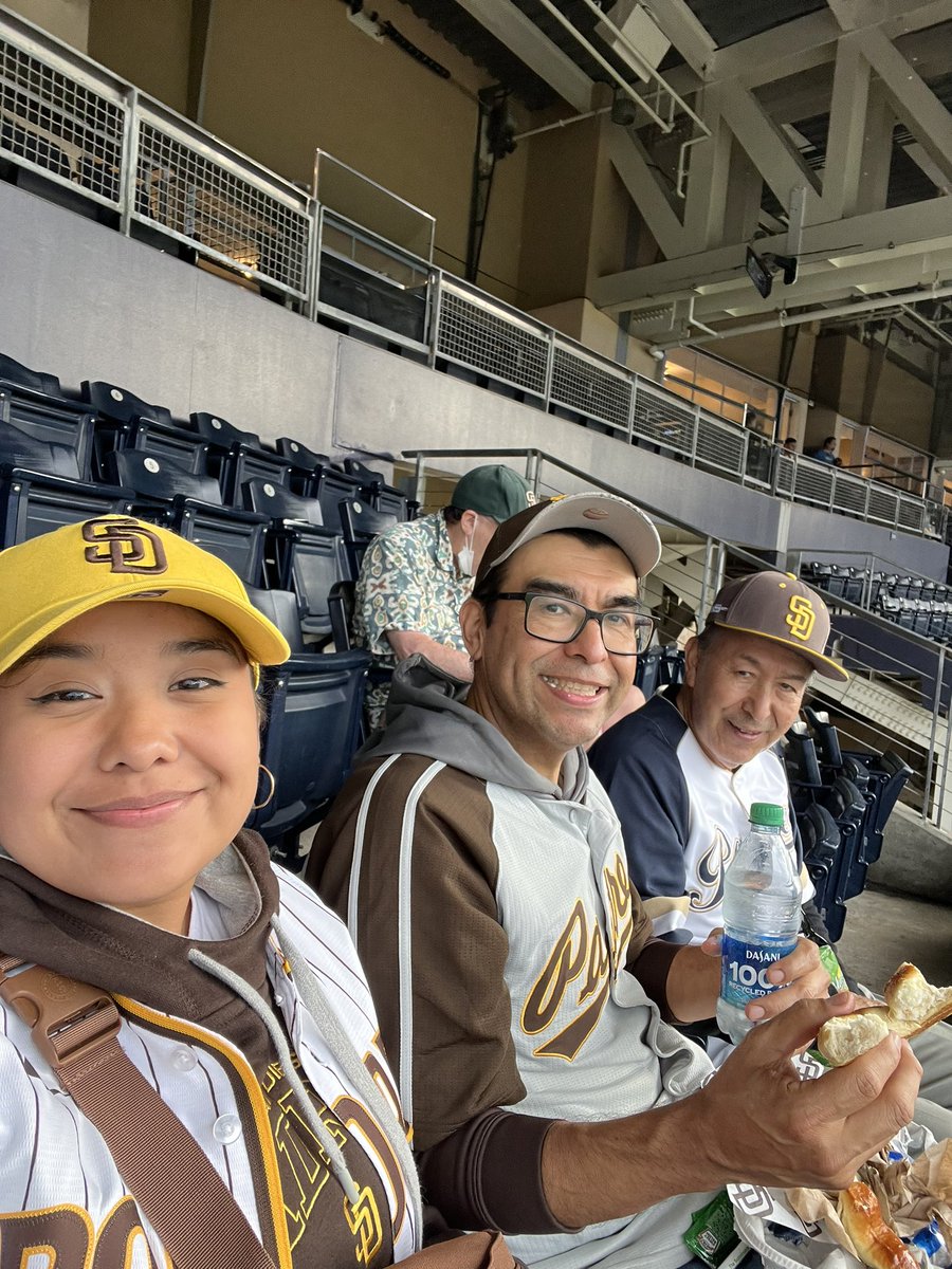 _pao__la's tweet photo. #BringTheGold 💛🤎 https://t.co/Hs3XomoRnL