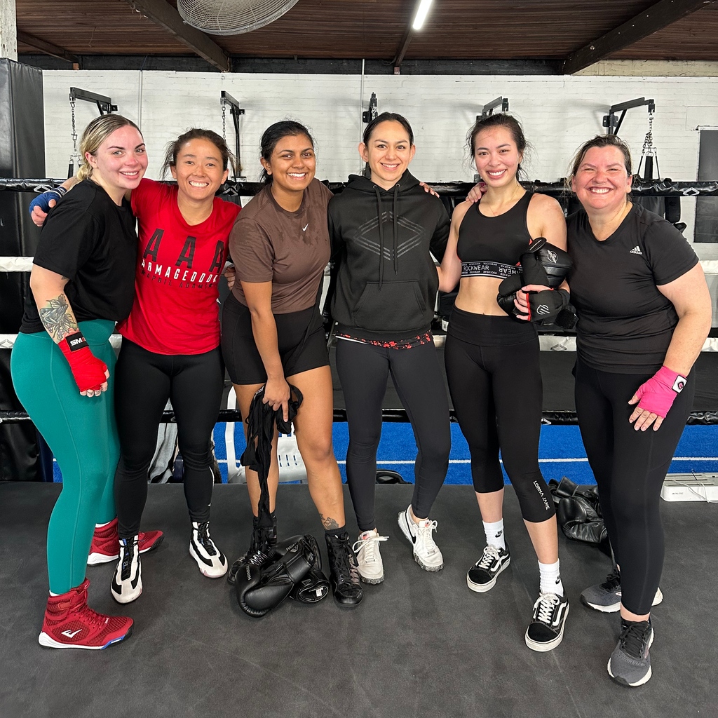 🥊 Women who pursue boxing aren't just learning a skill...they're building lifelong strength, confidence, and power! 💪🏽

Try our women’s boxing class on Saturdays at 9am @corporateboxvalley 

#powerup #boxingislife #femaleboxing #womensboxing