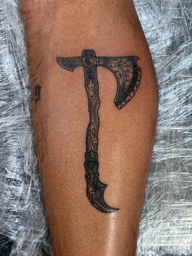 maxgmez's tweet photo. buenas noches les comparto el ultimo trabajo (q por cierto m lo hizo a mi) d mi novia, solo lleva 1 y un poco tatuando, si esta interesado en hacerse algo no dude en escribirle, gracias x su atención 
a continuación la etiqueto para q tenga su perfil @yaiify https://t.co/jkkFfak6Bw