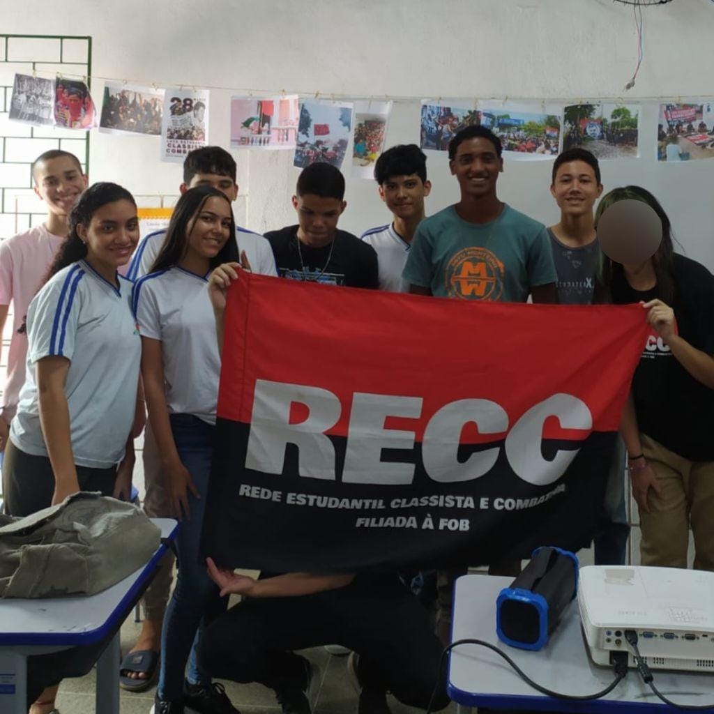 RECC_CE's tweet photo. No dia 28 de agosto fomos convidados para uma aula da disciplina de Cultura política na escola EEFM Paróquia da Paz para dialogar com ês alunes a respeito do movimento estudantil e o ensino médio. (+) https://t.co/KK1WEKXaNB