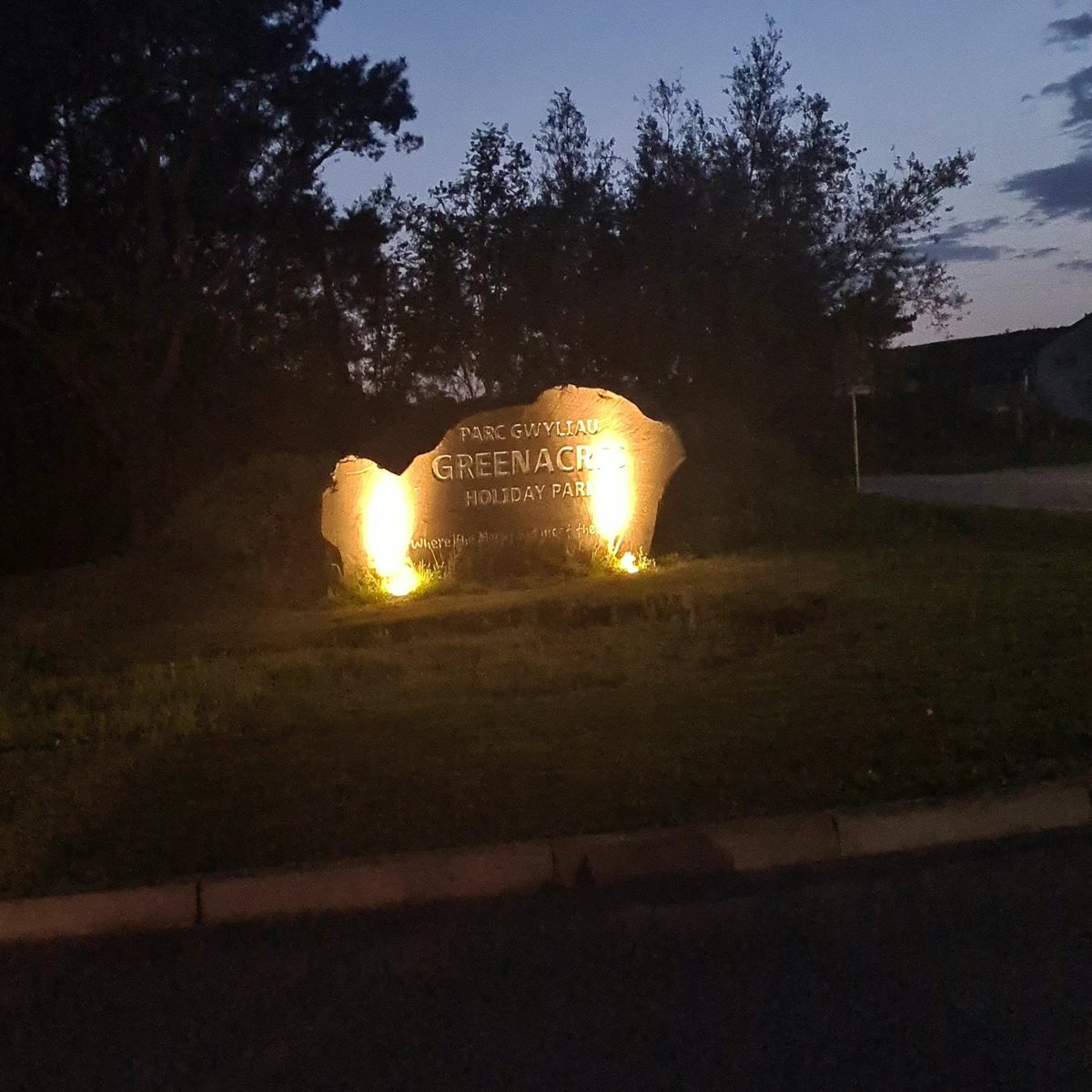 rickybofficial's tweet photo. Great show down here tonight on the Welsh West Coast..... ๐ค.... Now the task of driving back home to Wigan to the family.... Back on the road we go ๐ค #Wales #haven #holidaypark #greenacres #porthmadog #rickyb #singer #summerseason #2023 @haven https://t.co/silO8mcZFe