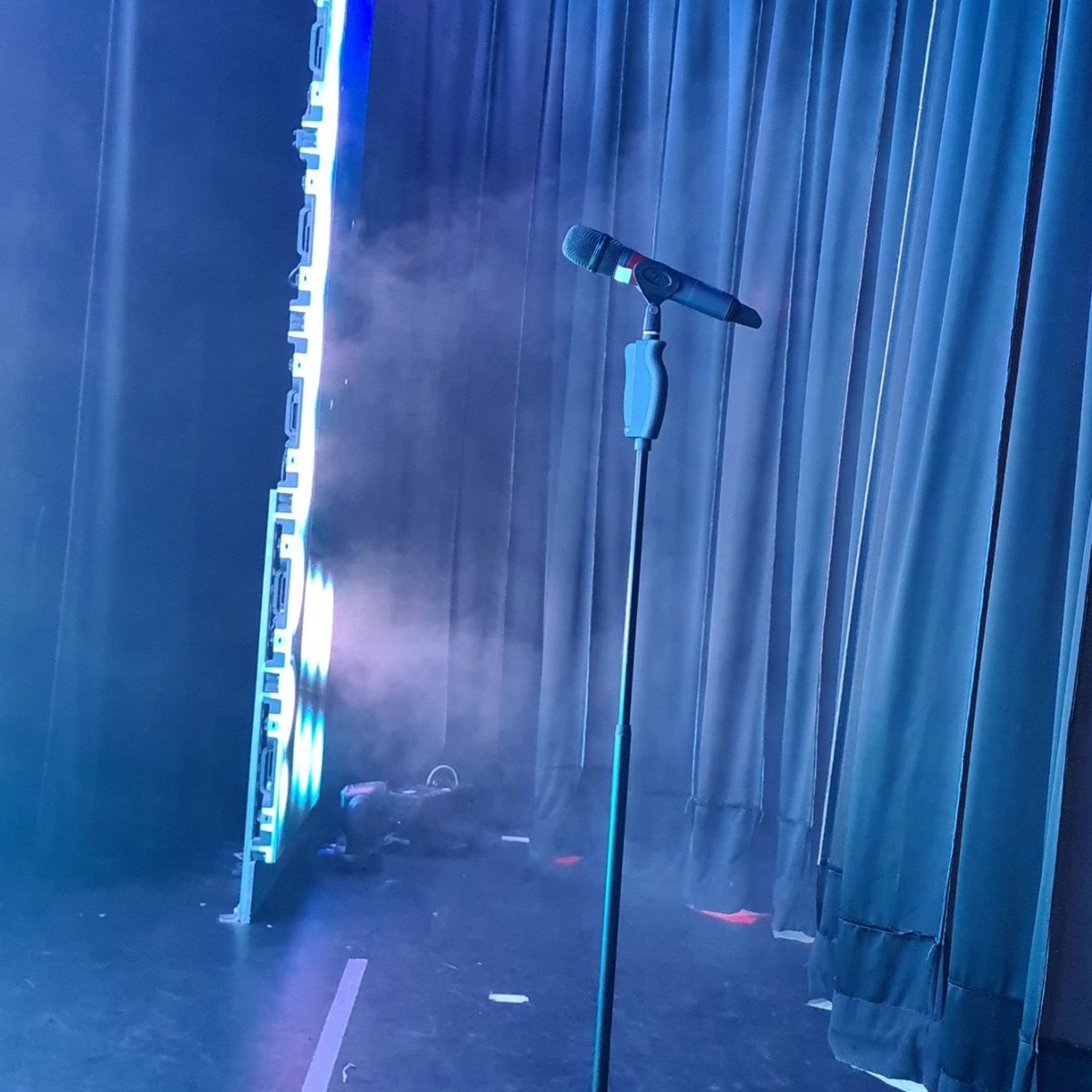 rickybofficial's tweet photo. Great show down here tonight on the Welsh West Coast..... ๐ค.... Now the task of driving back home to Wigan to the family.... Back on the road we go ๐ค #Wales #haven #holidaypark #greenacres #porthmadog #rickyb #singer #summerseason #2023 @haven https://t.co/silO8mcZFe