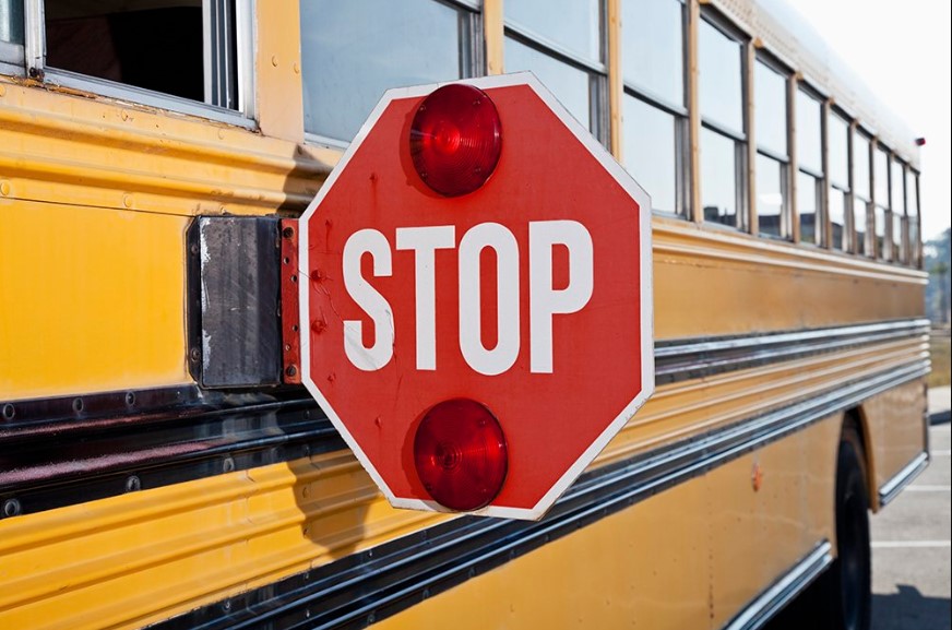 Motorists in BOTH directions must stop at least 5 metres from a school bus when its red lights are flashing &amp; extended ‘STOP’ sign are activated (oncoming traffic on highways separated by a median is the only exemption to this rule). #rcmpmb #TrafficTues