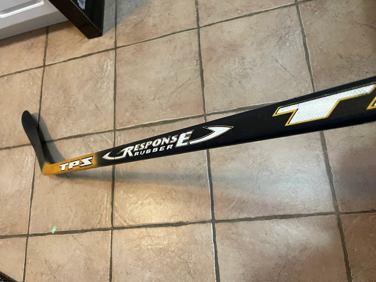 spittinchiclets's tweet photo. No other stick got abused more getting flexed in minor hockey rooms than this bad boy https://t.co/jyvx9EtSGD