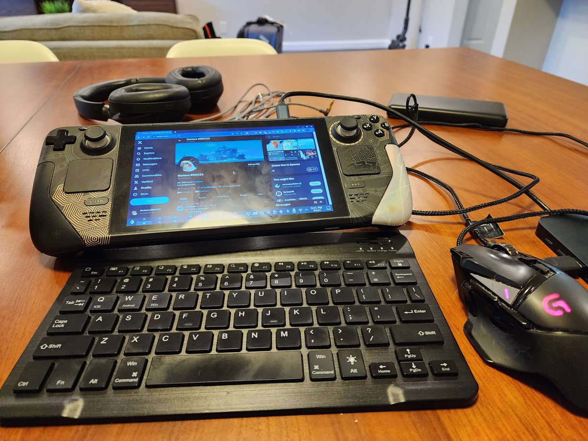 vexture_rbx's tweet photo. My #RDC23 setup is a steam deck and a mix of dongle- and bluetooth-connected peripherals https://t.co/mfetVKLCt5
