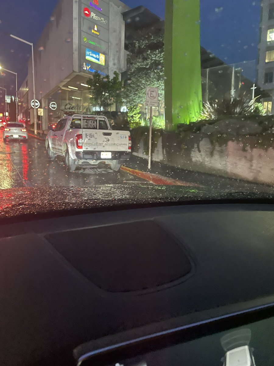 glic00's tweet photo. @HuixquiGob @Vecinodeteca 

Que tal?? Que buen ejemplo junto al letrero de no E https://t.co/osCHCEwOhB
