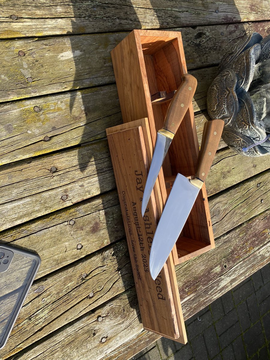 CullersKitchen's tweet photo. Wedding present. Boning/trimming knife and general use kitchen knife. Brass and native Puriri handles. Rimu box. Retailed at $600NZ https://t.co/eNDzSWnY5m