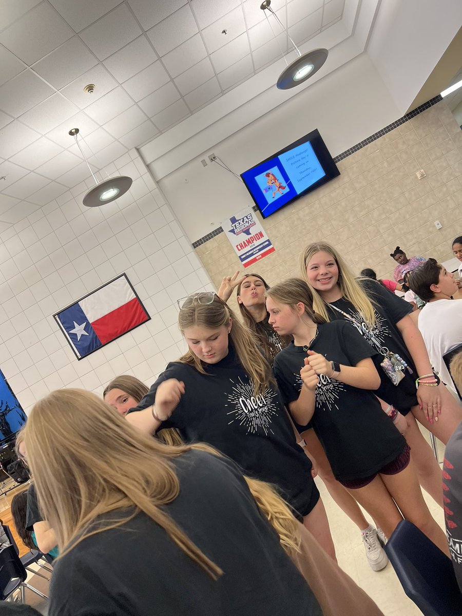TSMScheer's tweet photo. Titan Cheer volunteered at Trinity Meadows today! #falconfamily #TitanTogetherness
#TSMSpride
#celebrateKISD
#middleschoolcheer
@TSMSkeller
@KISDathletics
@KellerISD https://t.co/Jsll1eugaa