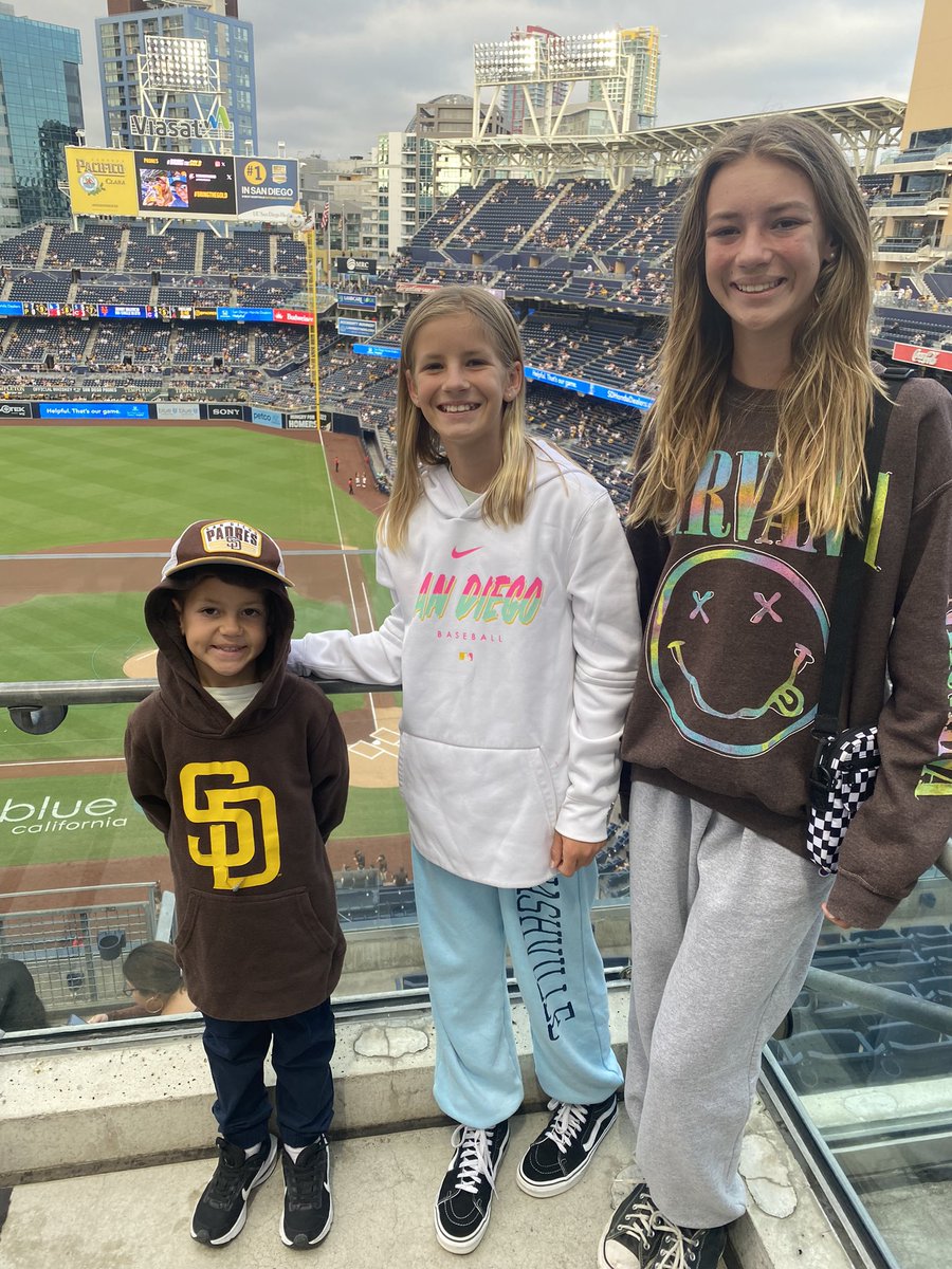 robynbaughman's tweet photo. #BringTheGold https://t.co/lmGav049Nj