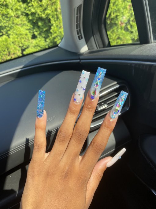 Who&rsquo;s reimbursing me for theseeeee tho 🥰💋💙  I&rsquo;m spoiling extra today 🤭😈 $madethemoney https://t.co/G