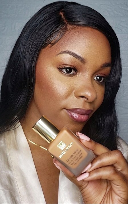 Esteelauder Doublewear Stay-in Place Foundation. Controls Oils, Medium to full coverage, cashmere matte finish...Definitely Approved 🥰💄🙏..Have you tired it yet???
@EsteeLauder #myshademystory
#doublewear #foundationlover #esteelauder