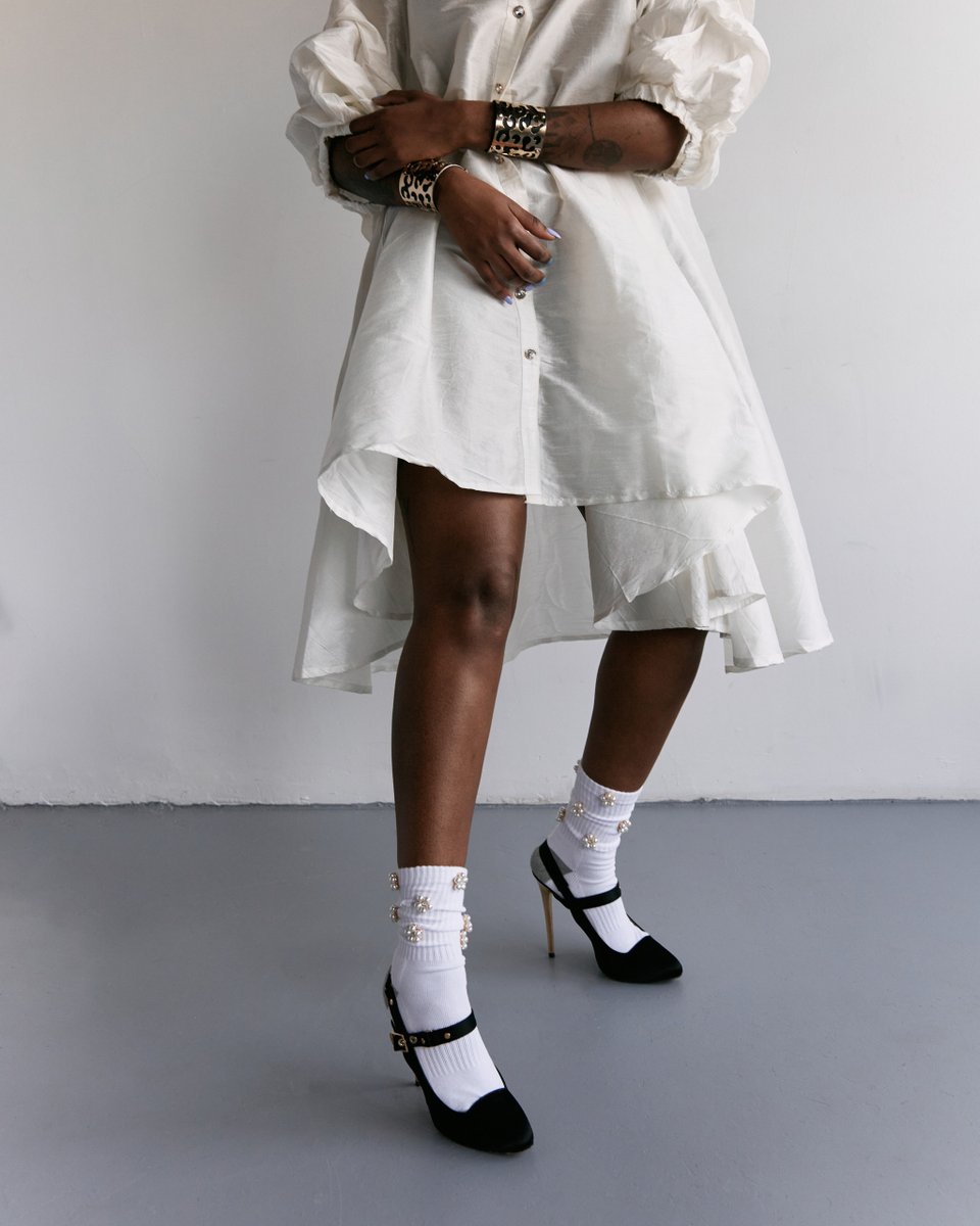 GLINTXBRAND's tweet image. Elevate your sock game with subtle sophistication. These statement socks may be minimal in design, but they're maximum in style for those who appreciate understated elegance. 👌✨ #LessIsMore #glintxstatement
#statementsocks
#glintxbrand