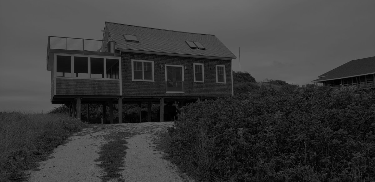 Vita4ndroidCRC's tweet photo. I spent the whole day following the coastline of this island, which is breathtaking, but the lack of color makes it seem, almost sombering, like the last bit of beauty in an otherwise dead world.
It's Mostly just forests and buildings empty or out of place, or both...
#ViLimbo https://t.co/3491219Nn7