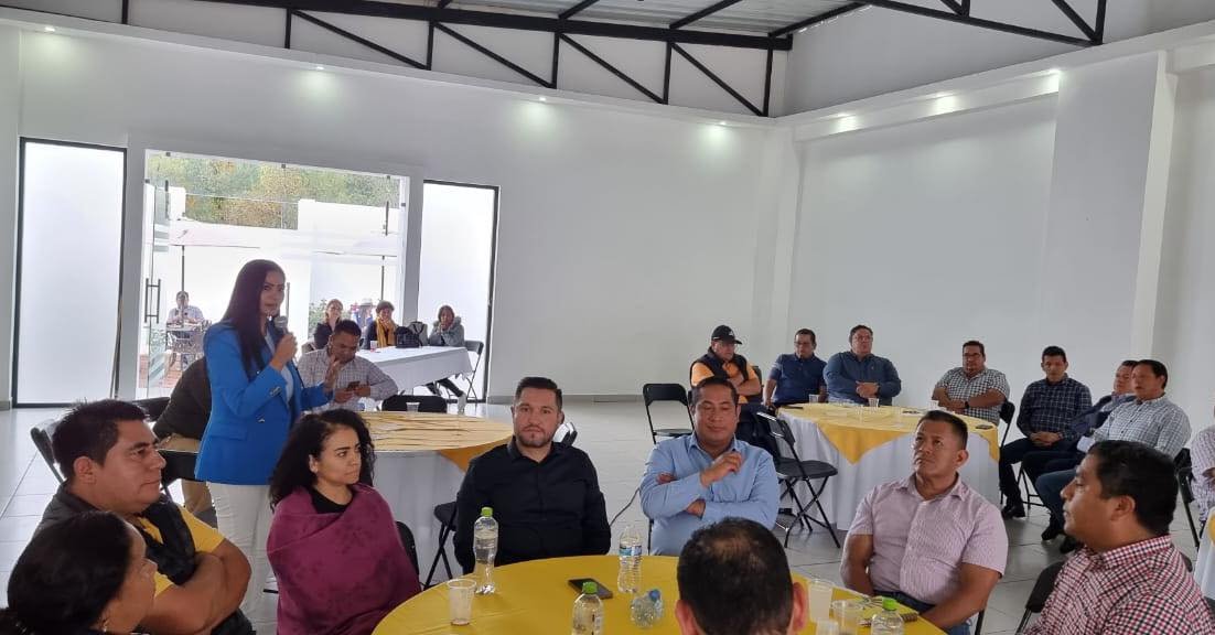 HelderValencia's tweet photo. Agradezco a mi amiga Aracely Saucedo, presidenta municipal de Salvador Escalante, por su gran calidez y hospitalidad en este evento.
#HelderValencia
#JuntosHagamosQueSuceda
#HonestidadConValor https://t.co/87v2koQBIM