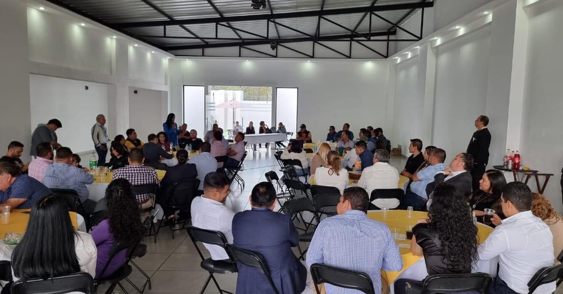 HelderValencia's tweet photo. Agradezco a mi amiga Aracely Saucedo, presidenta municipal de Salvador Escalante, por su gran calidez y hospitalidad en este evento.
#HelderValencia
#JuntosHagamosQueSuceda
#HonestidadConValor https://t.co/87v2koQBIM