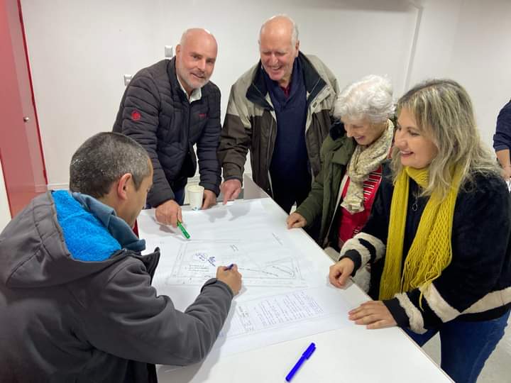AParqueSchleyer's tweet photo. Mucha lluvia hoy y de fantásticas ideas, juntos avanzando hacia el sueño de generaciones 💚
Primera jornada de participación ciudadana para el diseño del Parque Schleyer 🌳
#Yoquieroparqueschleyer
@cuevaspalominos @BaruManosalva @AccionVerdeCl @MGabrielaQui @soniajungjohann https://t.co/7DLu3wPQeC