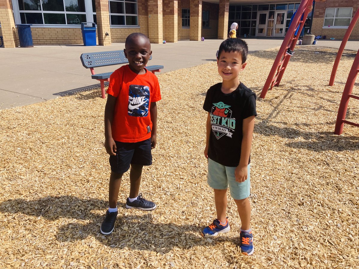 mrsphillippo's tweet photo. Nothing but sunshine and smiles on the first day of school! #NPpride #SLPPantherProud https://t.co/Brl3uMapcy