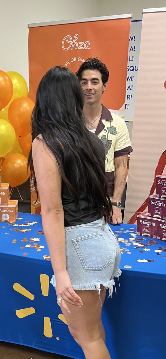 told my mom about the joe and sophie divorce rumors and she said that it might be because he couldnt get enough of me when he saw me… what have I done?!😭😭 #homewrecker