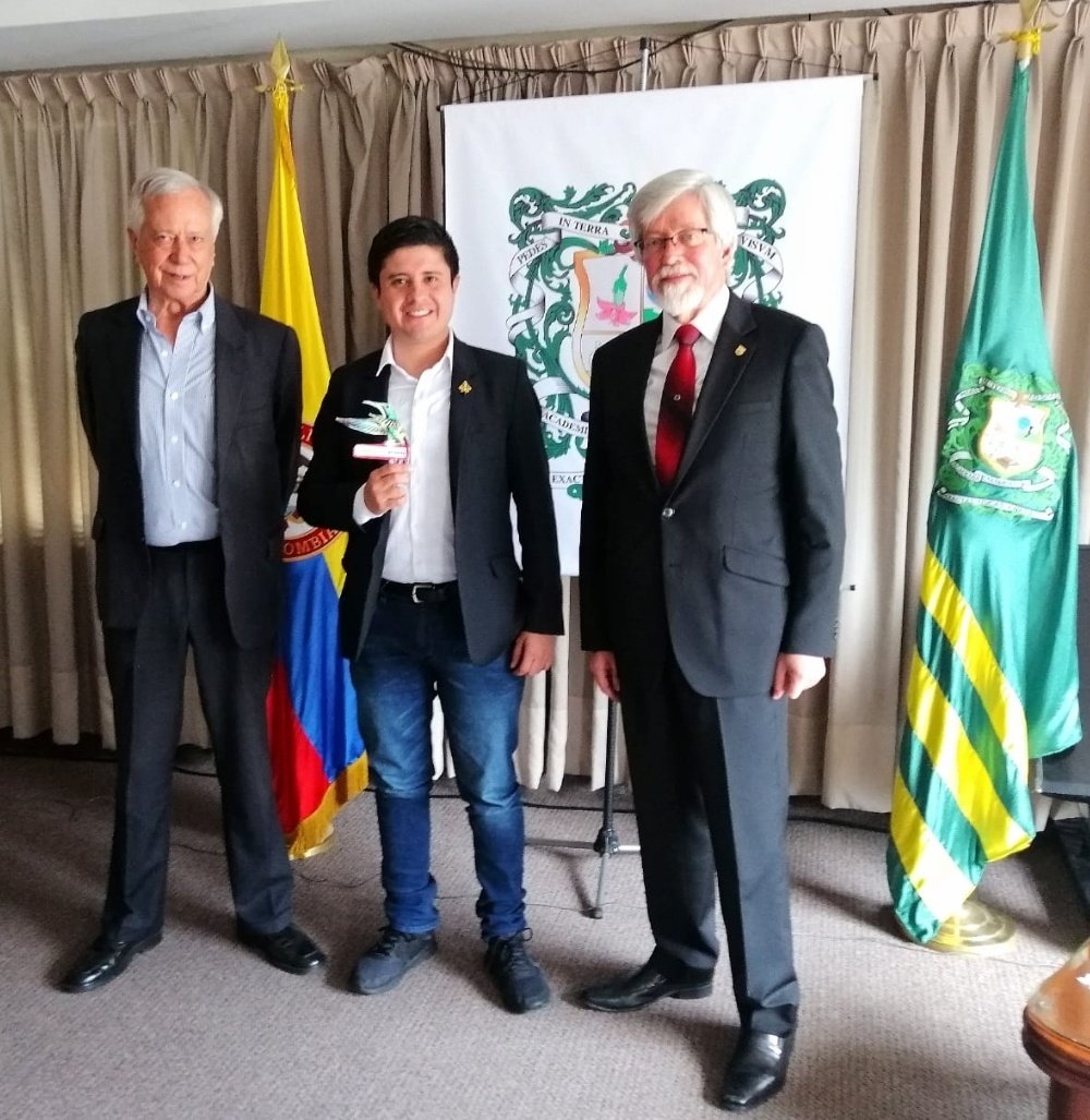 Escuché y atesoré con suprema atención cada una de las reflexiones que me aportó el Doctor Enrique Forero. Apoyó mi propuesta de crear la Secretaría de Ciencia, Tecnología e Innovación para #Bogotá, que sin duda es fruto de su inspiración. Honor a su legado.

#CienciaParaColombia