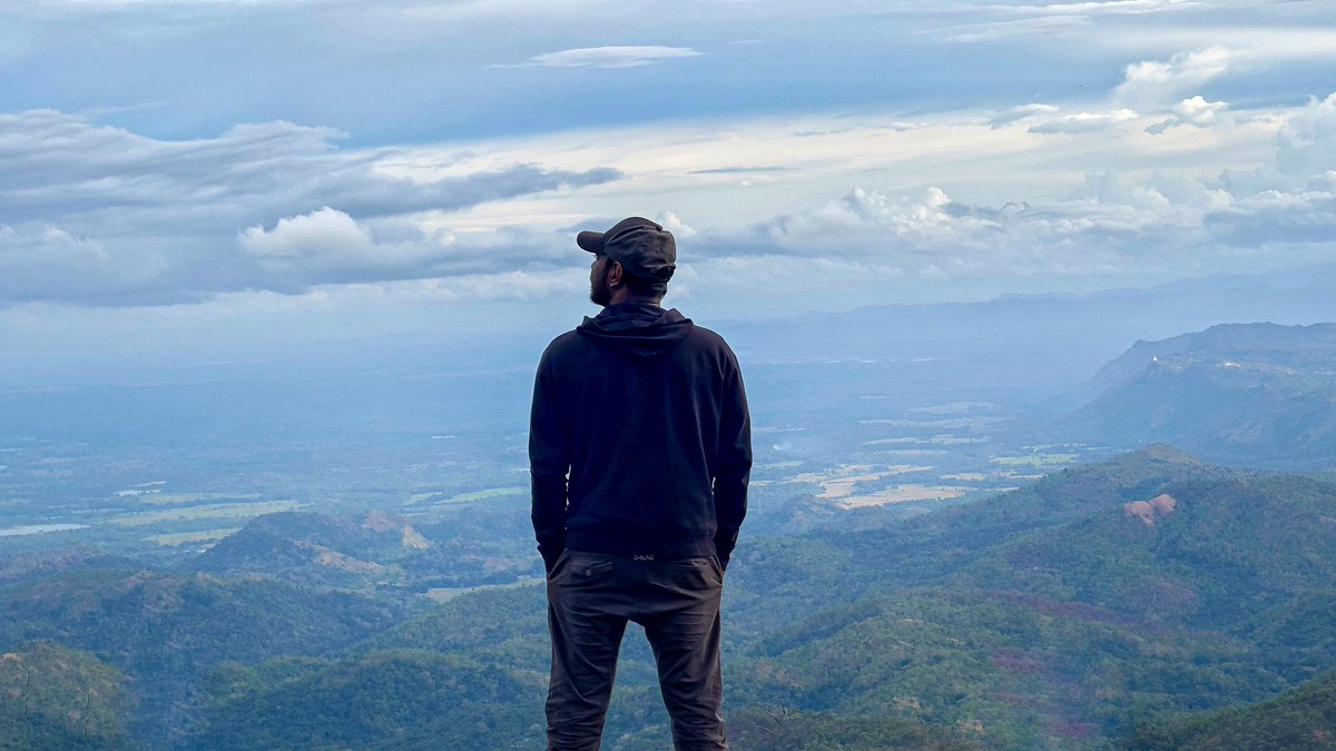 SachithPeiris's tweet photo. ජීවිතේ සරල වෙන තරමට ප්‍රශ්න අඩුයි මිත්‍රයා.
සුබ දවසක් හැමෝටම ! 😊❤️ https://t.co/jsCrVo1lDW