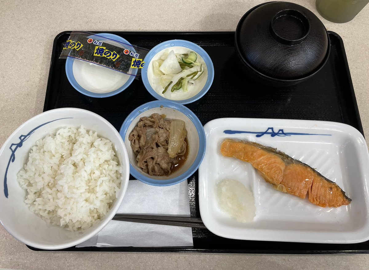 megatonmarina's tweet photo. そろそろ職場の健康診断を控えていまして、しばらく体重計に乗っていませんでしたが意を決して体重計に乗りました。予想通りのデブ笑。現実を知るって大切😇

久々に朝ごはんしっかり食べたけど足らない…これだからデブ😇 https://t.co/rqhT0aKvrY