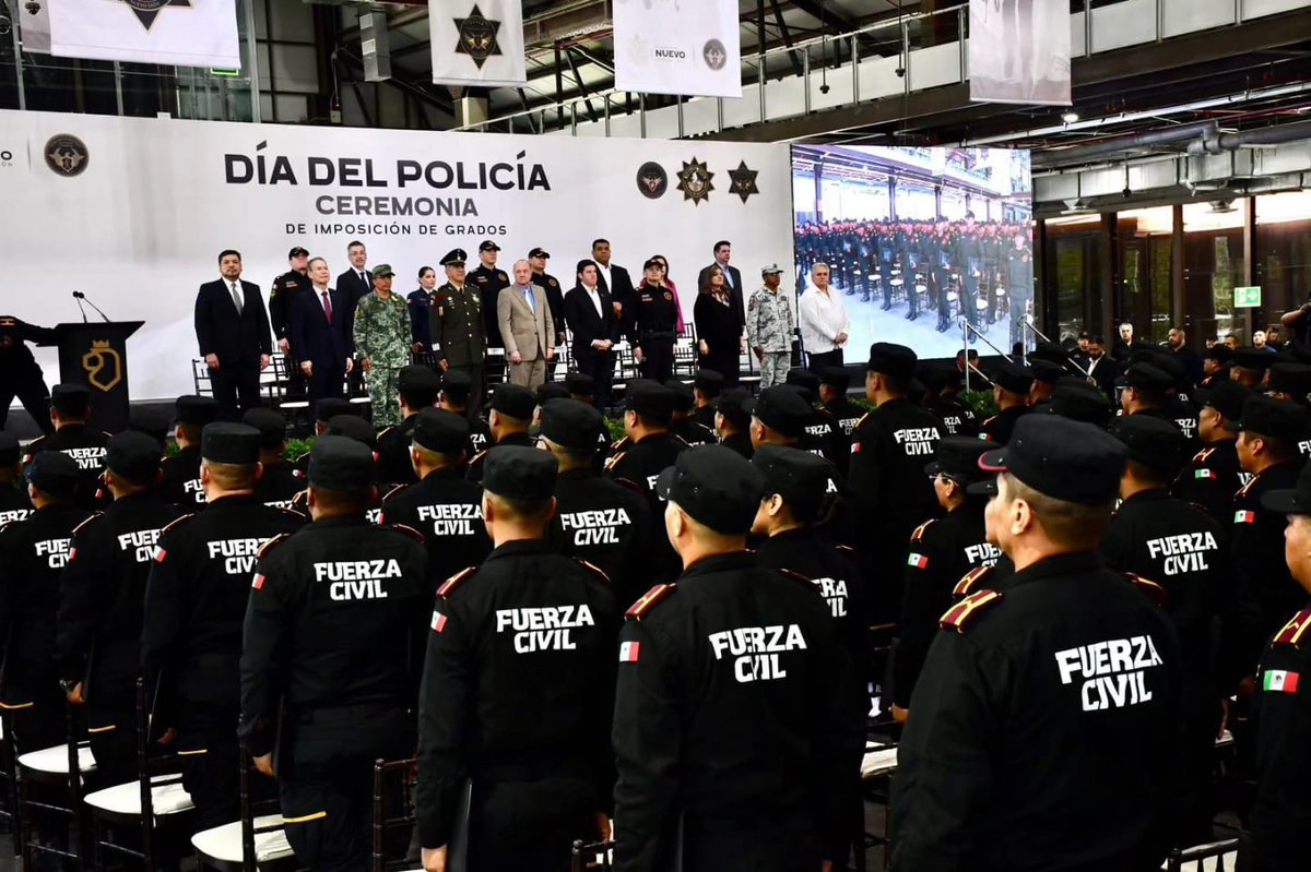 ucsmx's tweet photo. Felicitamos a las y los policías de @FuerzaCivil_NL, quienes hoy en una ceremonia solemne recibieron ascensos, reconocimientos y distinciones correspondientes a la Promoción 2023, así como por Mérito Policial, Honoris Causa, Mérito Deportivo y Jubilación.
#OrgulloUCS https://t.co/Hwflc8GJwN
